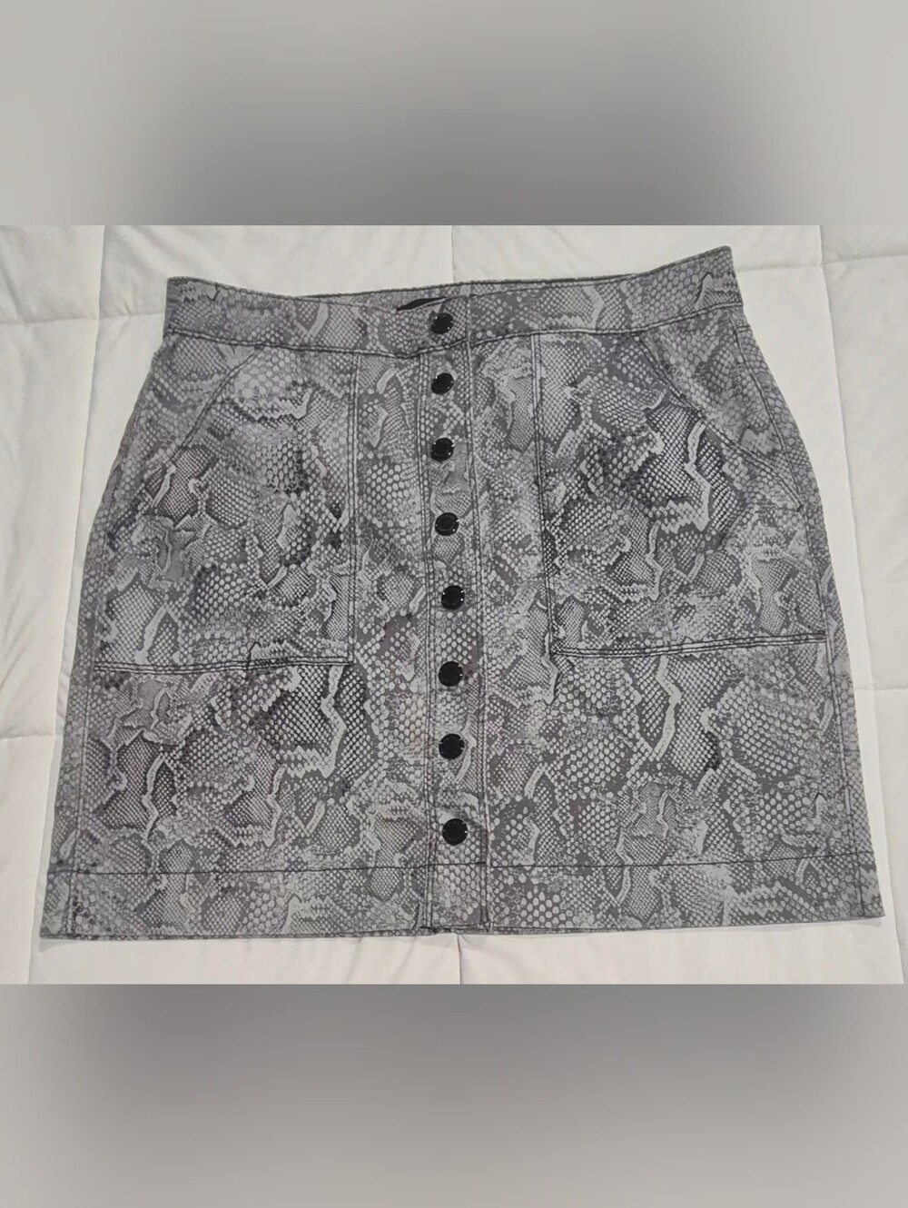 White House Black Market Gray Snake-Print Button-Front Mini Skirt
